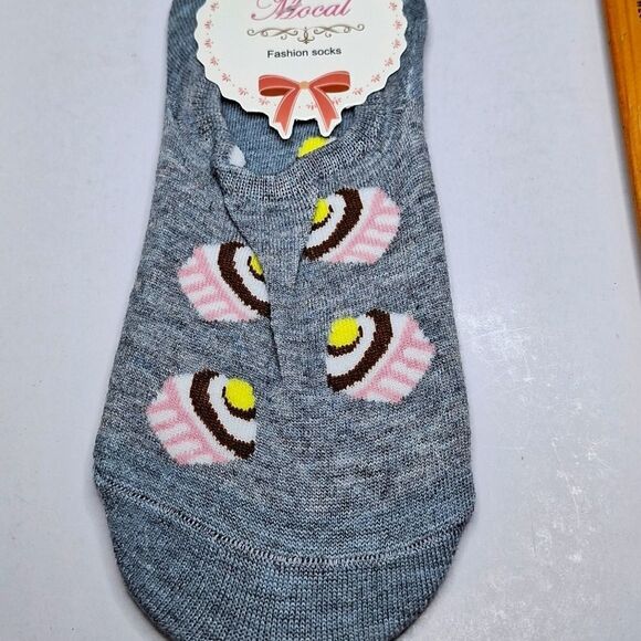 WOMEN'S white ankle cupcake socksnovelty accessory - Picture 3 of 3